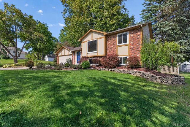 1570 South Boulevard W, Rochester Hills, MI 48309