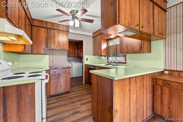 7420 Fenton Street, Dearborn Heights, MI 48127