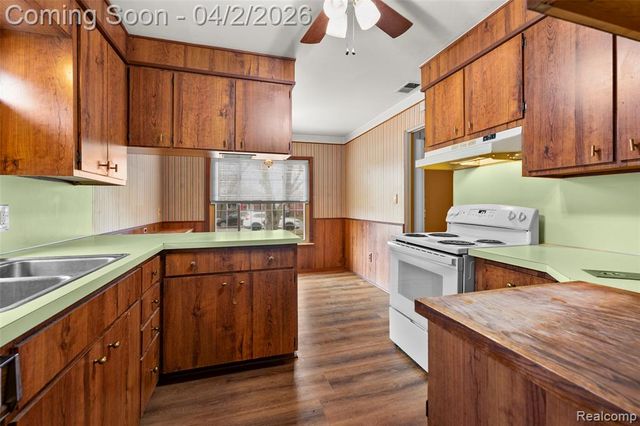 7420 Fenton Street, Dearborn Heights, MI 48127