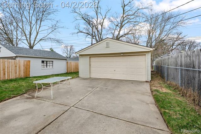 7420 Fenton Street, Dearborn Heights, MI 48127