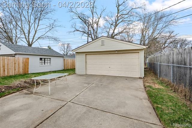 7420 Fenton Street, Dearborn Heights, MI 48127