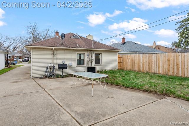 7420 Fenton Street, Dearborn Heights, MI 48127