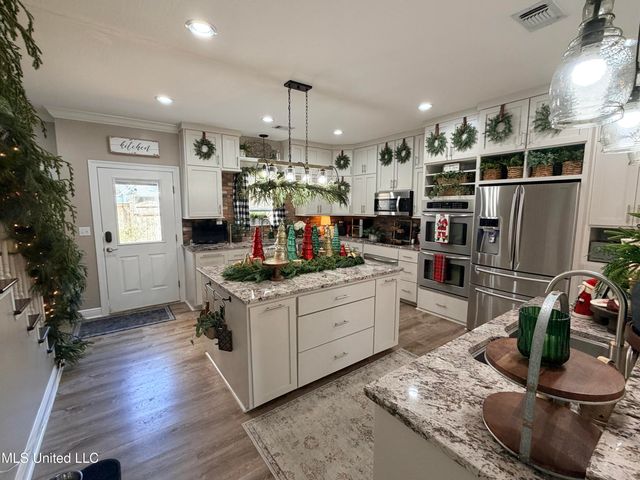 15 S Highlands Drive, Poplarville, MS 39470