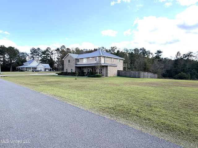 15 S Highlands Drive, Poplarville, MS 39470