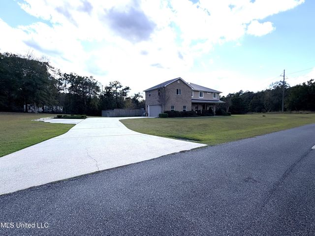 15 S Highlands Drive, Poplarville, MS 39470