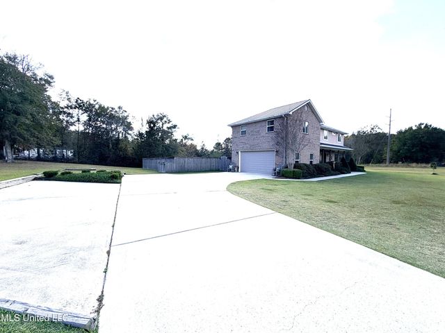 15 S Highlands Drive, Poplarville, MS 39470