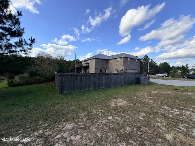 15 S Highlands Drive, Poplarville, MS 39470