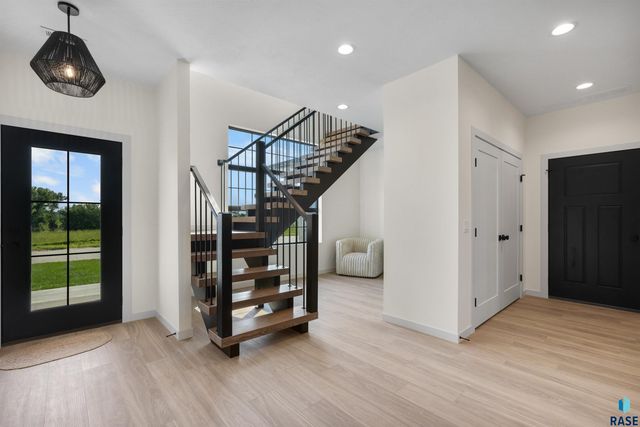 507 Mill Pond Rd Road, Rock Rapids, IA 51246