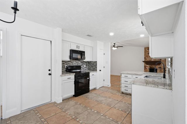 7019 Winding Trace Drive, Houston, TX 77086