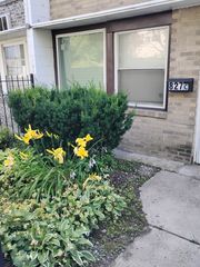827 E 48th Street C, Chicago, IL 60615