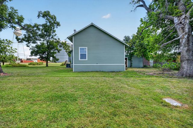 601 Tx-56, Windom, TX 75492