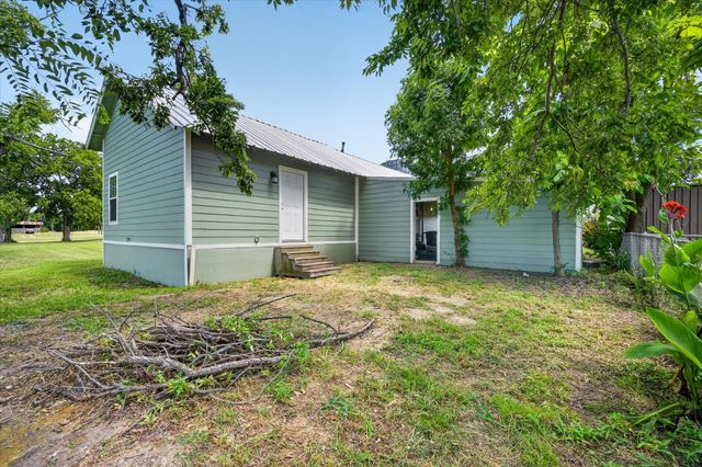 601 Tx-56, Windom, TX 75492