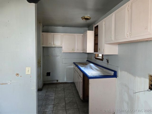 299 W Cherry Avenue, Sperry, OK 74073