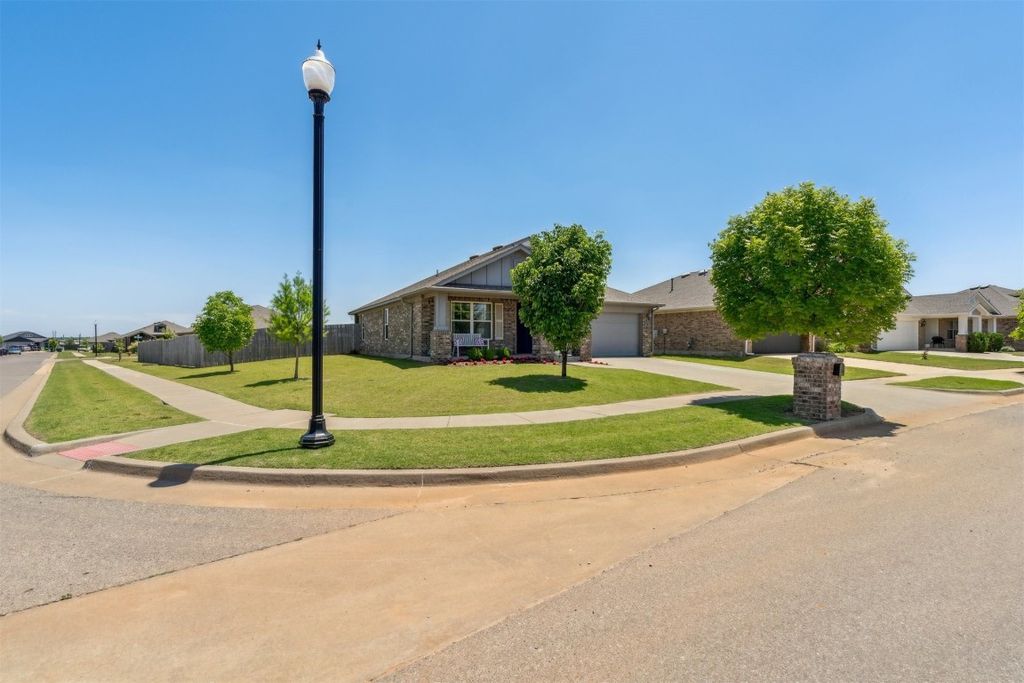 3432 Piney River Drive, Yukon, OK 73099