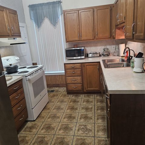608 N Colorado Street, Whitney, TX 76692