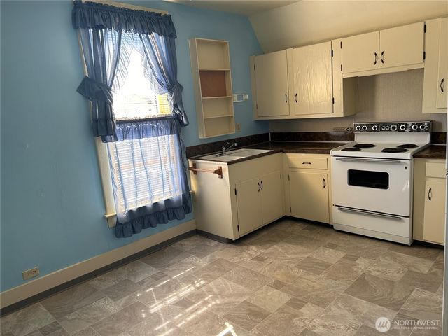 2428 Pacific Avenue, Hoquiam, WA 98550