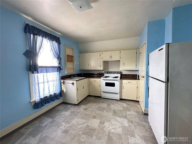 2428 Pacific Avenue, Hoquiam, WA 98550