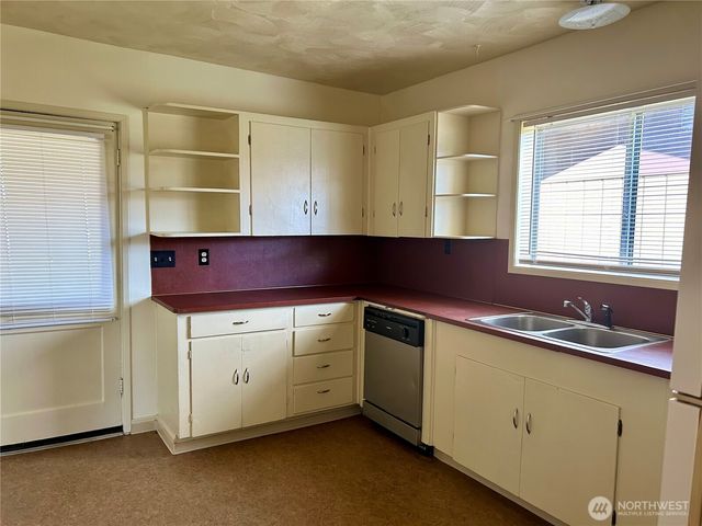 2428 Pacific Avenue, Hoquiam, WA 98550