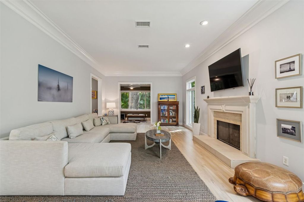 Image 13 of property listing at 5210 S CRESCENT DRIVE, Tampa, FL 33611