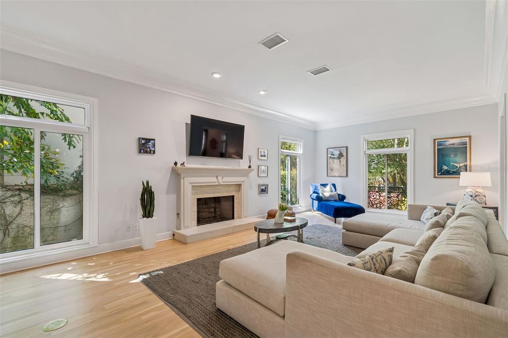 Image 14 of property listing at 5210 S CRESCENT DRIVE, Tampa, FL 33611