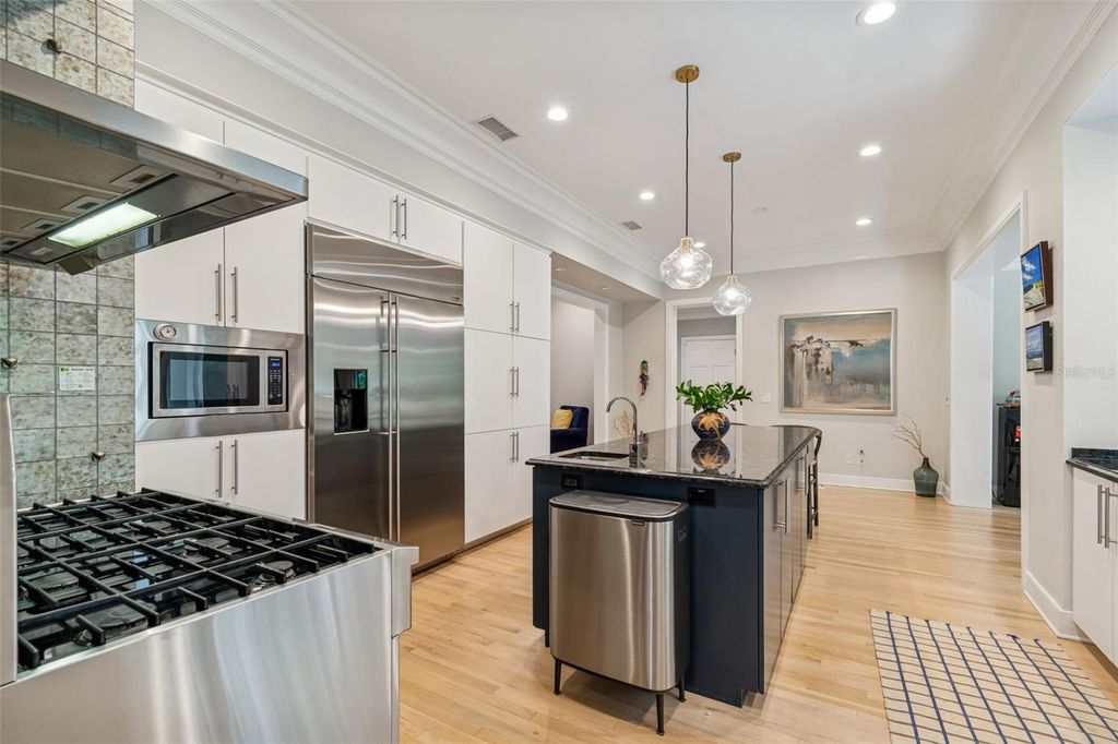 Image 20 of property listing at 5210 S CRESCENT DRIVE, Tampa, FL 33611