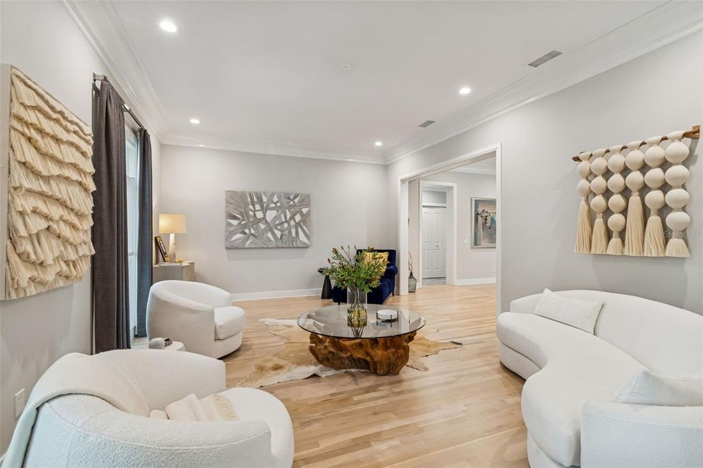 Image 27 of property listing at 5210 S CRESCENT DRIVE, Tampa, FL 33611