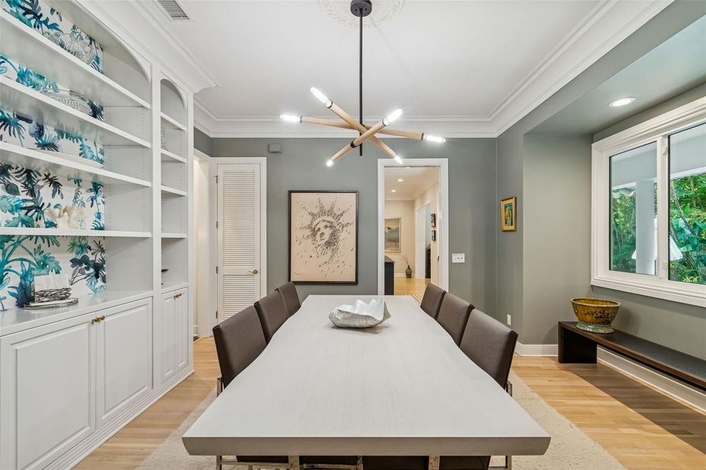 Image 4 of property listing at 5210 S CRESCENT DRIVE, Tampa, FL 33611