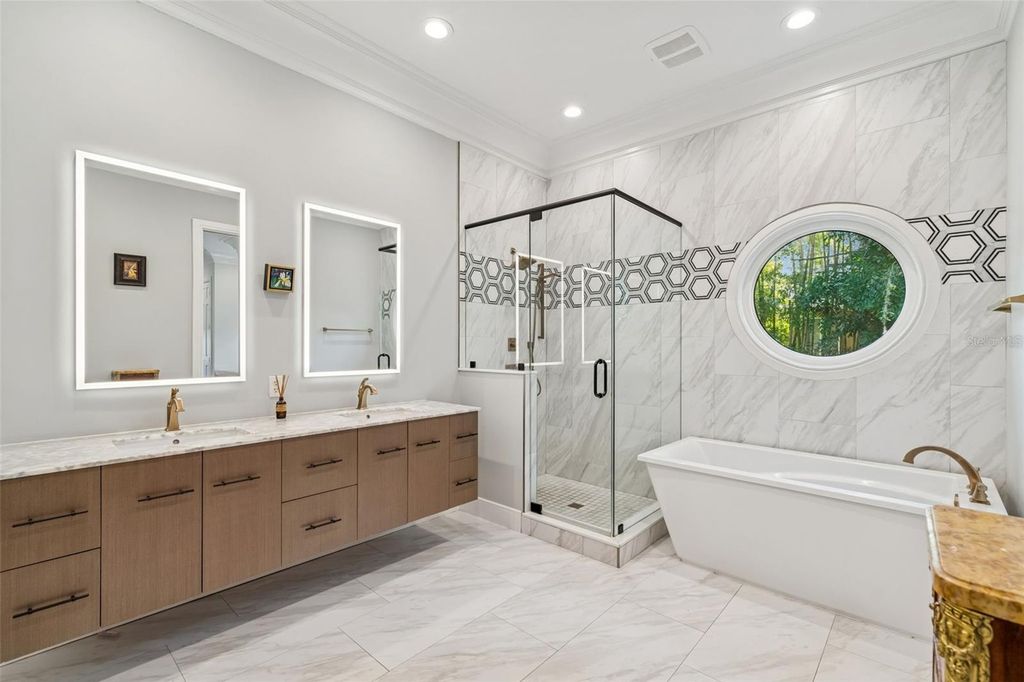 Image 32 of property listing at 5210 S CRESCENT DRIVE, Tampa, FL 33611