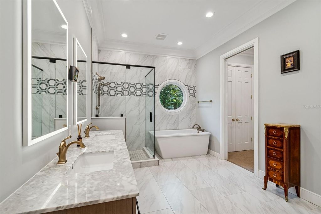 Image 33 of property listing at 5210 S CRESCENT DRIVE, Tampa, FL 33611