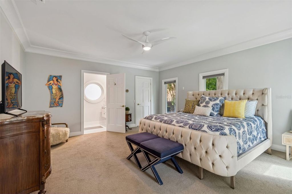 Image 34 of property listing at 5210 S CRESCENT DRIVE, Tampa, FL 33611