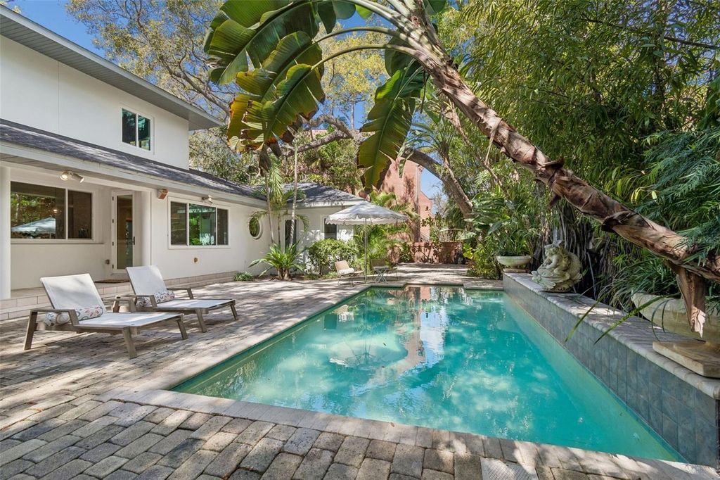 Image 44 of property listing at 5210 S CRESCENT DRIVE, Tampa, FL 33611