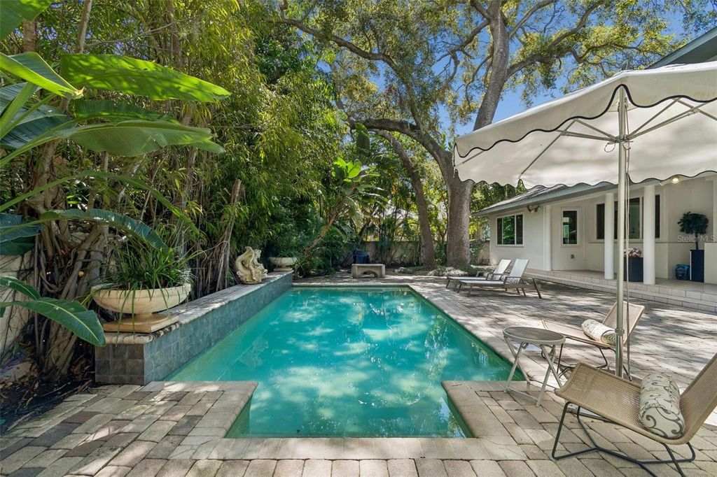 Image 45 of property listing at 5210 S CRESCENT DRIVE, Tampa, FL 33611