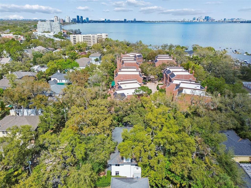 Image 49 of property listing at 5210 S CRESCENT DRIVE, Tampa, FL 33611