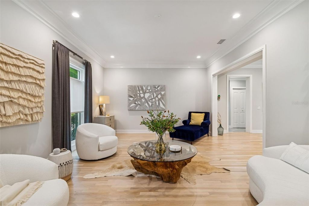 Image 7 of property listing at 5210 S CRESCENT DRIVE, Tampa, FL 33611