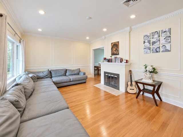 242 SUMMIT AVE, Bogota, NJ 07603