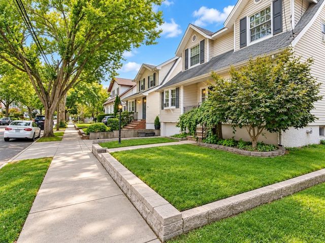 242 SUMMIT AVE, Bogota, NJ 07603
