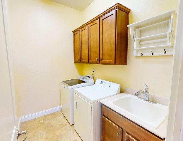 2241 Coryton Ln, Roseville, CA 95747