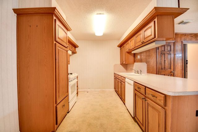 78 Ivy Court, Jones Creek, TX 77541