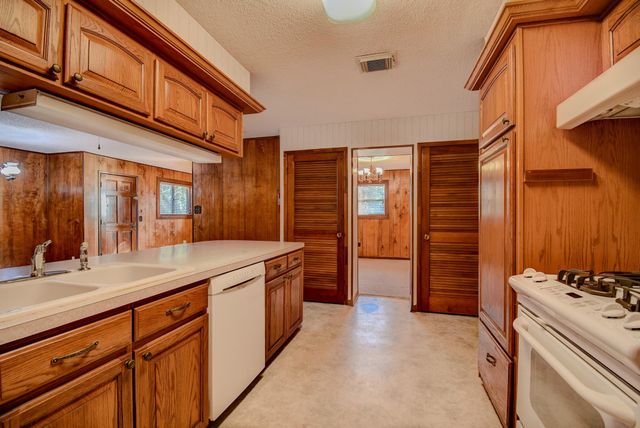 78 Ivy Court, Jones Creek, TX 77541