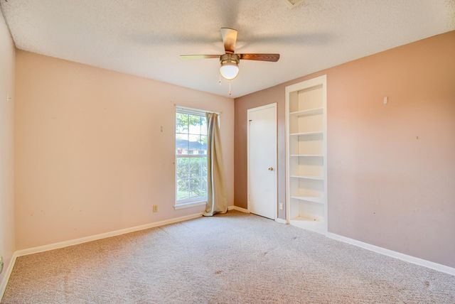 78 Ivy Court, Jones Creek, TX 77541