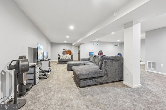 5000 ANCHORSTONE DR, Woodbridge, VA 22192