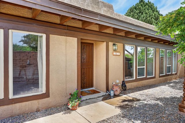 5817 Western Trail NW, Albuquerque, NM 87120