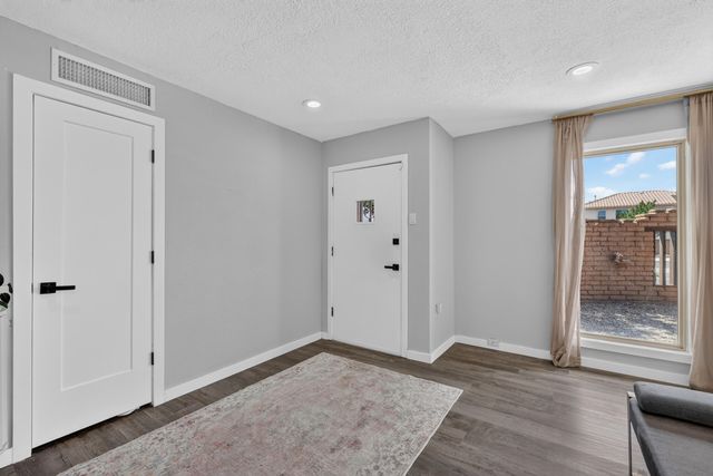 5817 Western Trail NW, Albuquerque, NM 87120