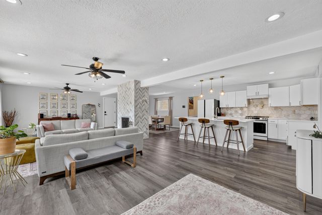 5817 Western Trail NW, Albuquerque, NM 87120