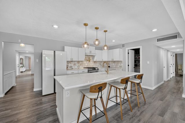 5817 Western Trail NW, Albuquerque, NM 87120