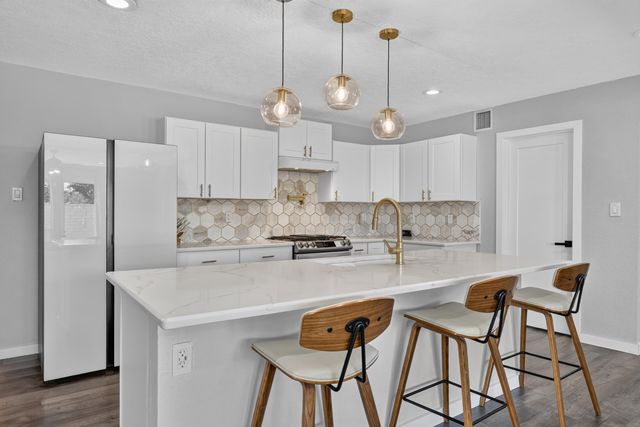 5817 Western Trail NW, Albuquerque, NM 87120
