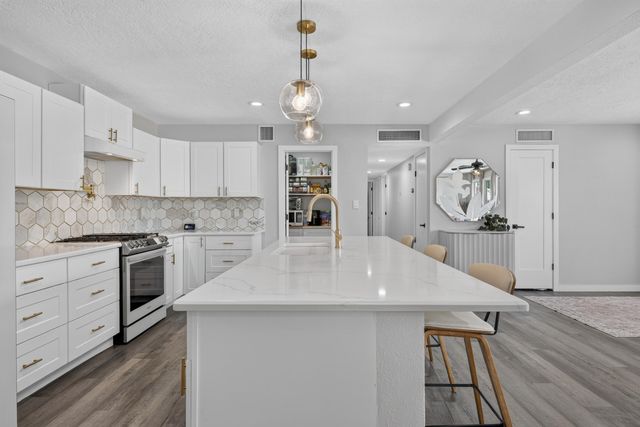 5817 Western Trail NW, Albuquerque, NM 87120