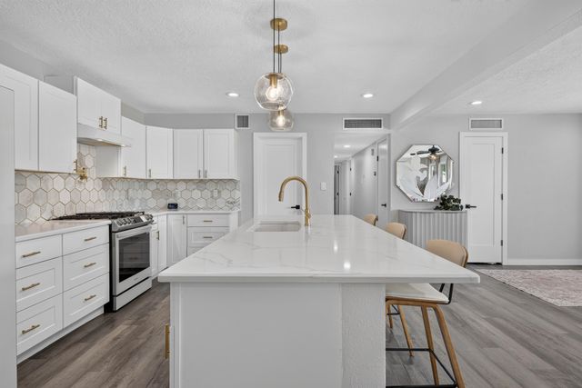 5817 Western Trail NW, Albuquerque, NM 87120