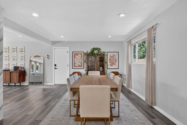 5817 Western Trail NW, Albuquerque, NM 87120