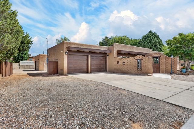 5817 Western Trail NW, Albuquerque, NM 87120